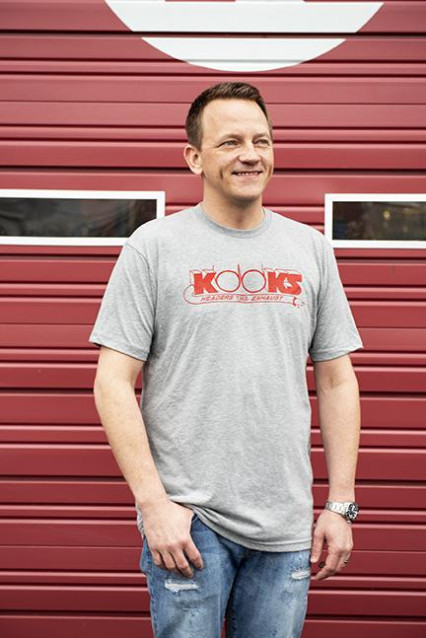 HEATHER GREY MEN'S T-SHIRT - RED SCREEN PRINTED KOOKS LOGO ON FRONT